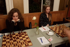 Naomi (l) en Tabitha Snikkers 02-10-2018