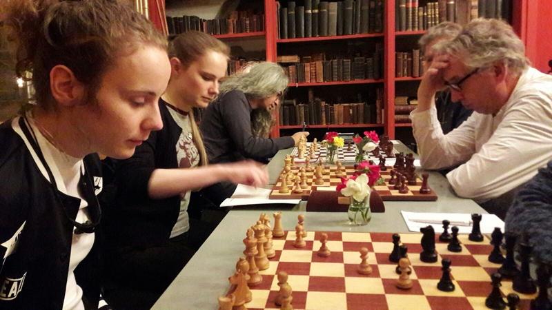 V.l.n.r: Naomi Snikkers, Tabitha Snikkers, Pearl Uyttenhove en Fons Claessen 21-03-2017 (Foto: Antonia van Wijngaarden)
